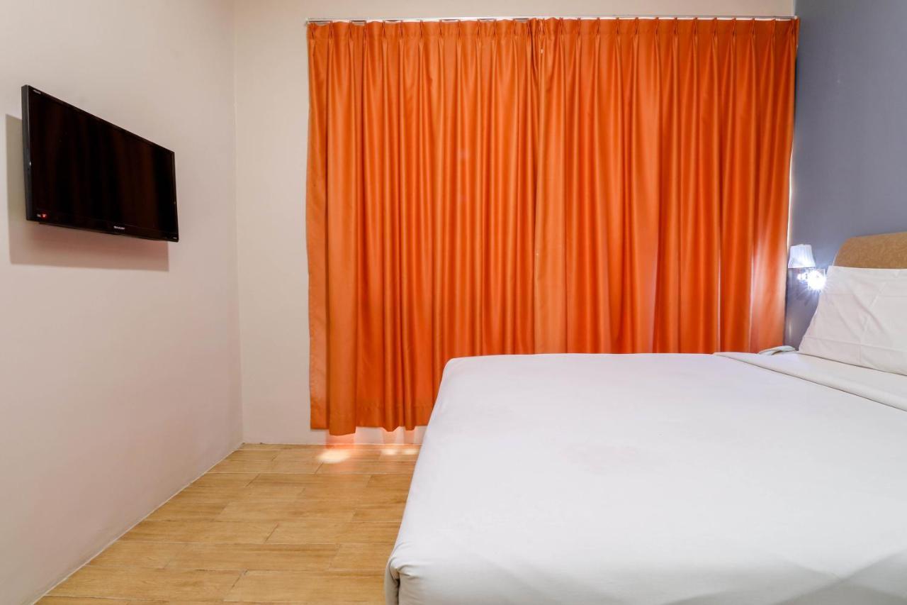 Hotel Blitz Batam Zewnętrze zdjęcie