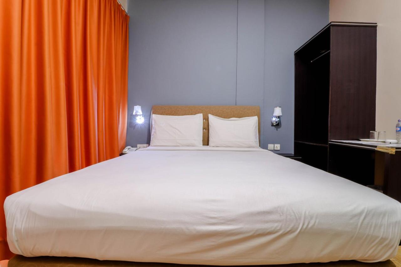 Hotel Blitz Batam Zewnętrze zdjęcie