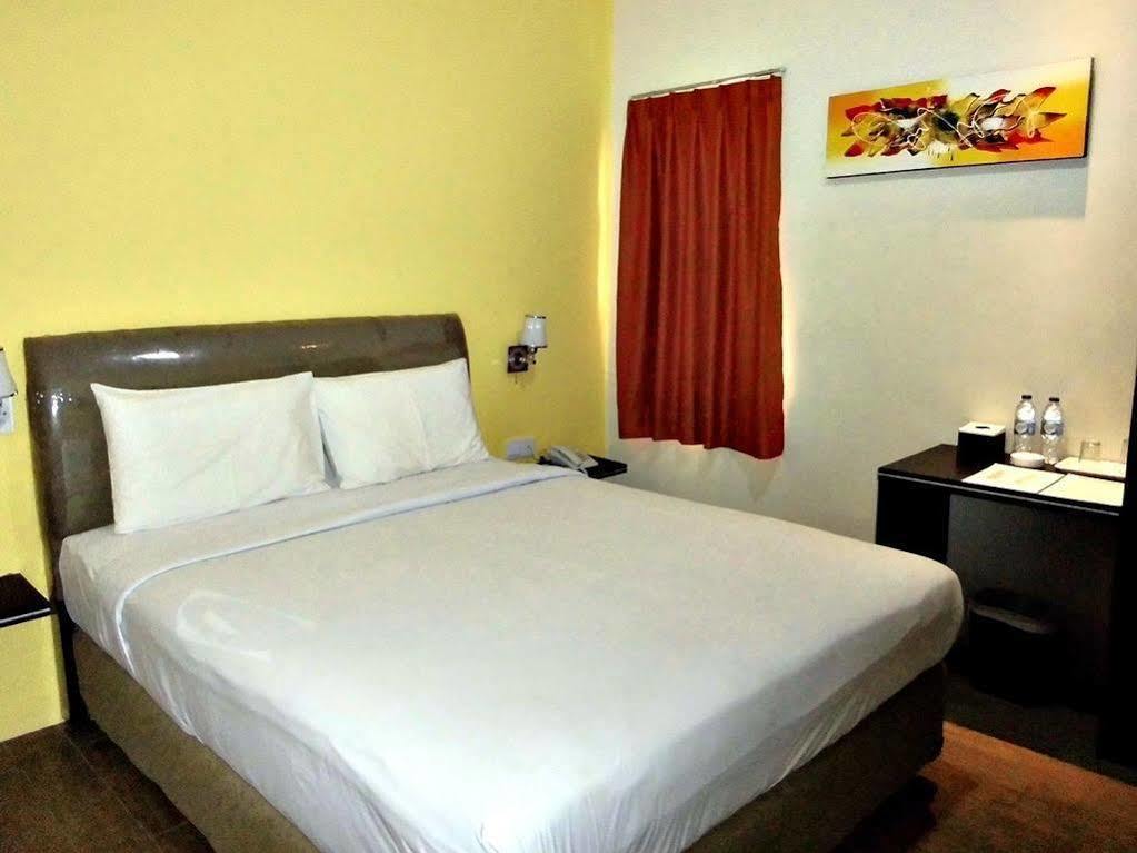Hotel Blitz Batam Zewnętrze zdjęcie