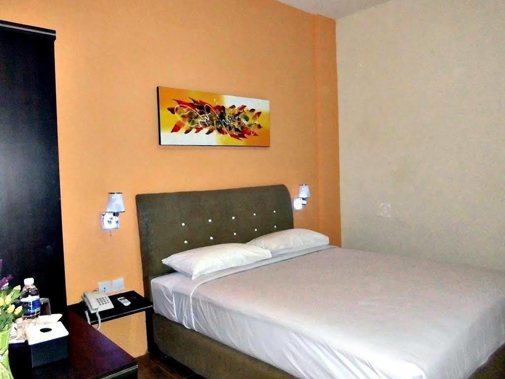 Hotel Blitz Batam Zewnętrze zdjęcie